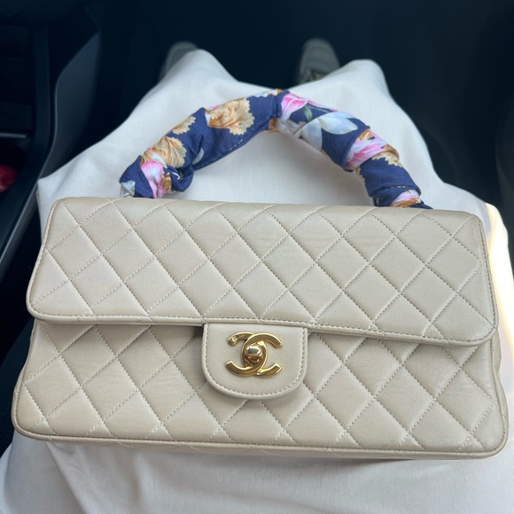 CHANEL Handbags - Vintage 24k gold & beige Chanel top handle crossbody